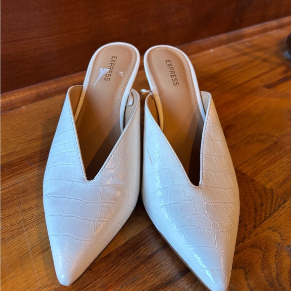 Express White Heels - Picture 4 of 4